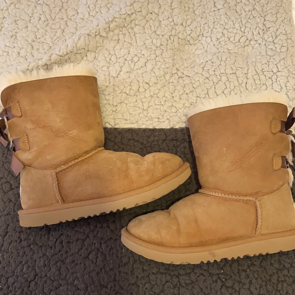 I’m selling UGG boots.